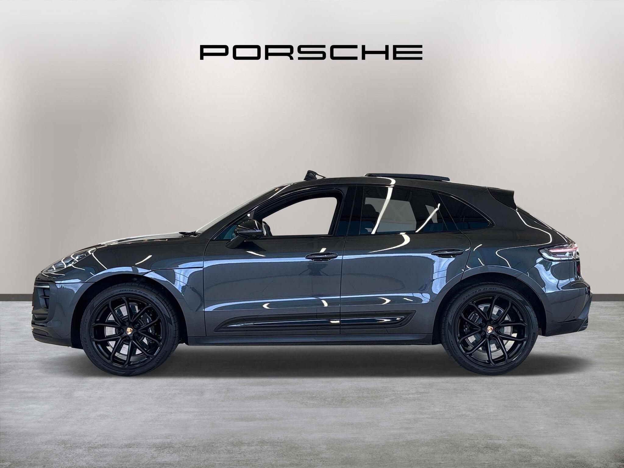 Porsche Macan view 4