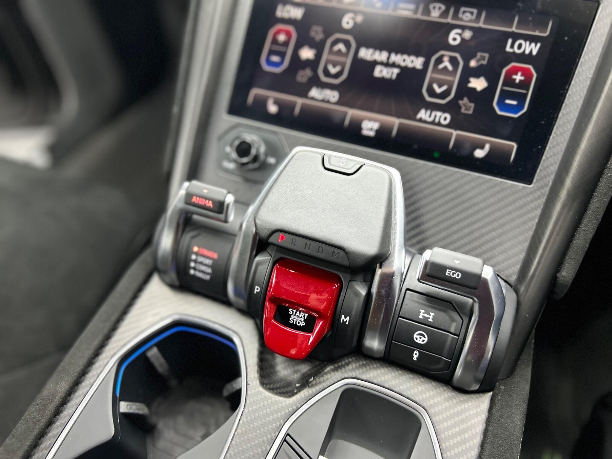 Lamborghini Urus view 68