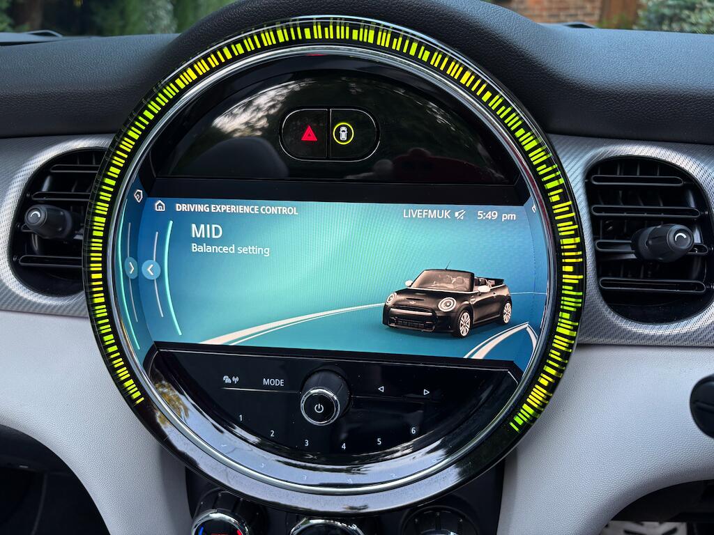 Mini Convertible view 18