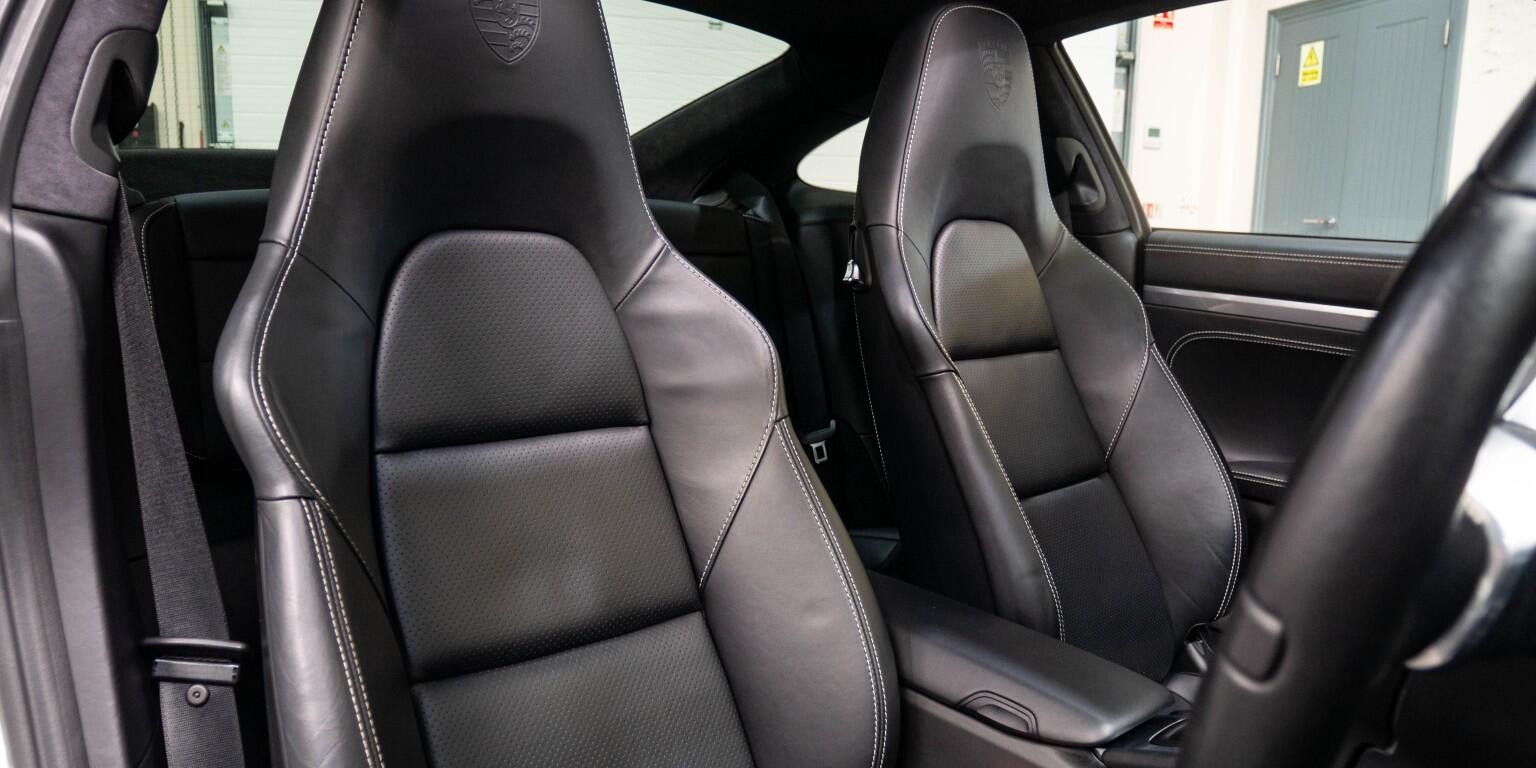 Porsche 911 view 15