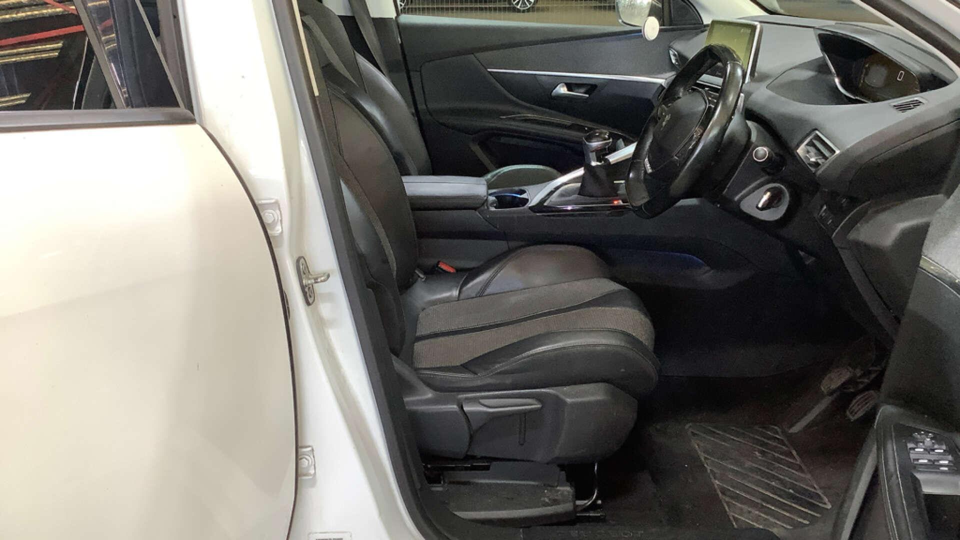Peugeot 5008 view 11