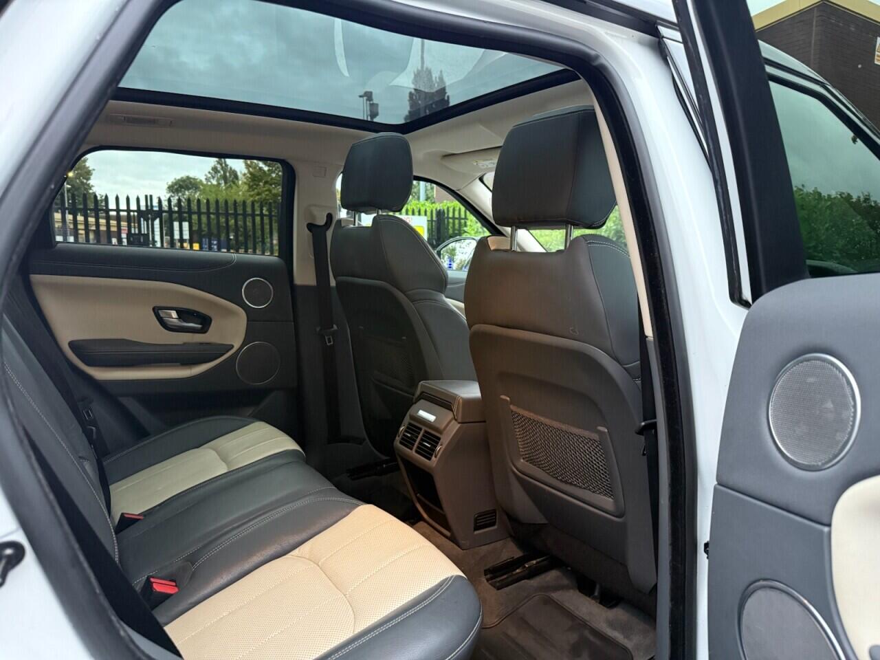 Land Rover Range Rover Evoque view 33