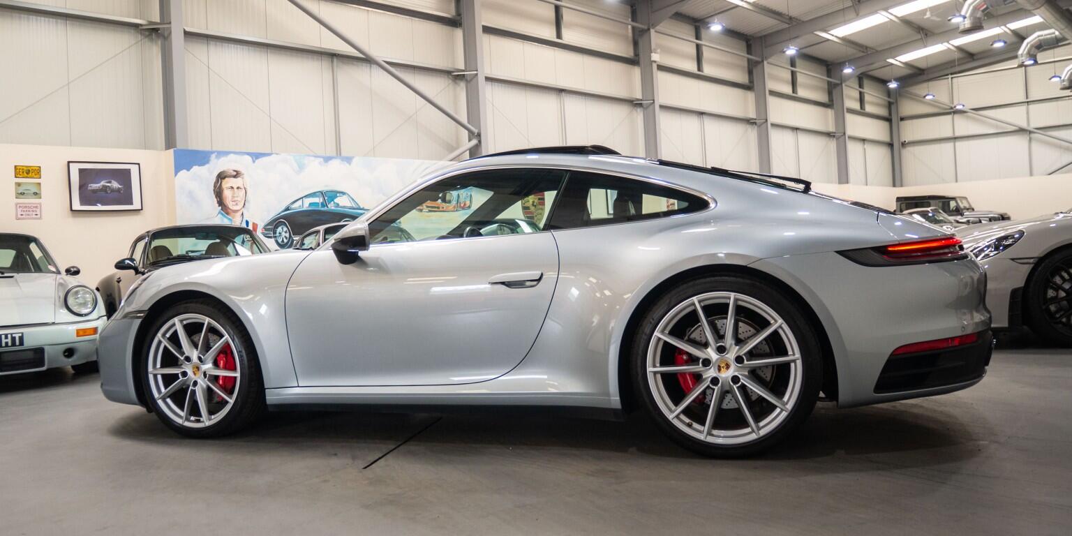Porsche 911 view 7