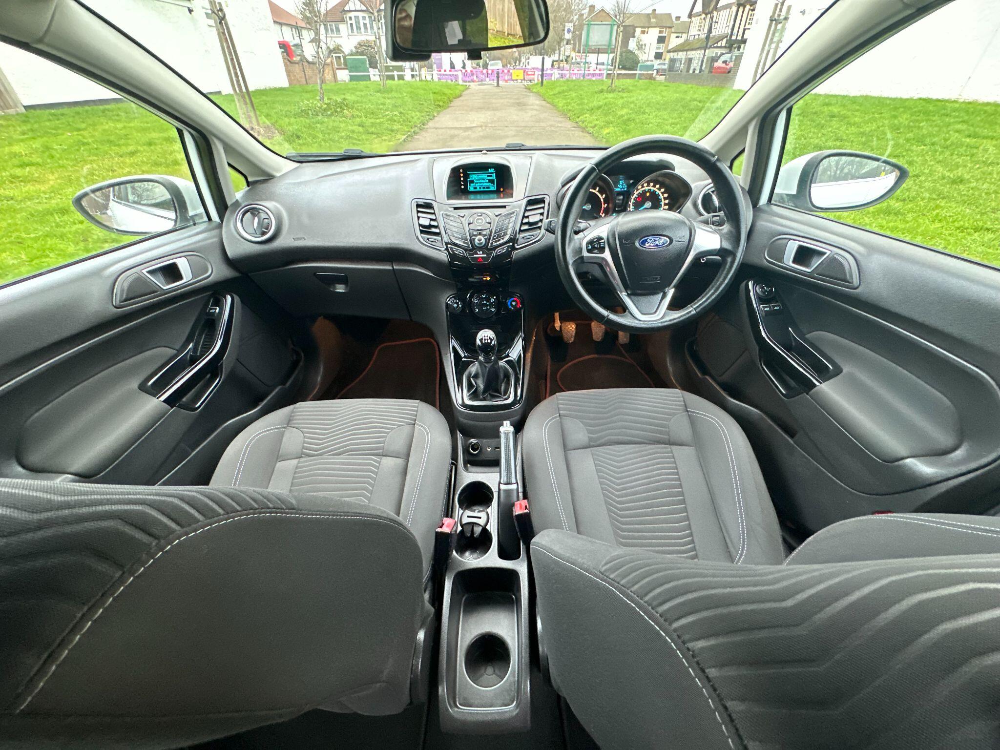 2015 Ford Fiesta image 43