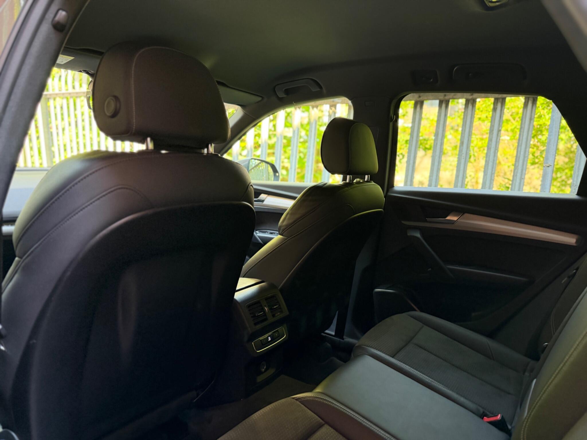 Audi Q5 view 24