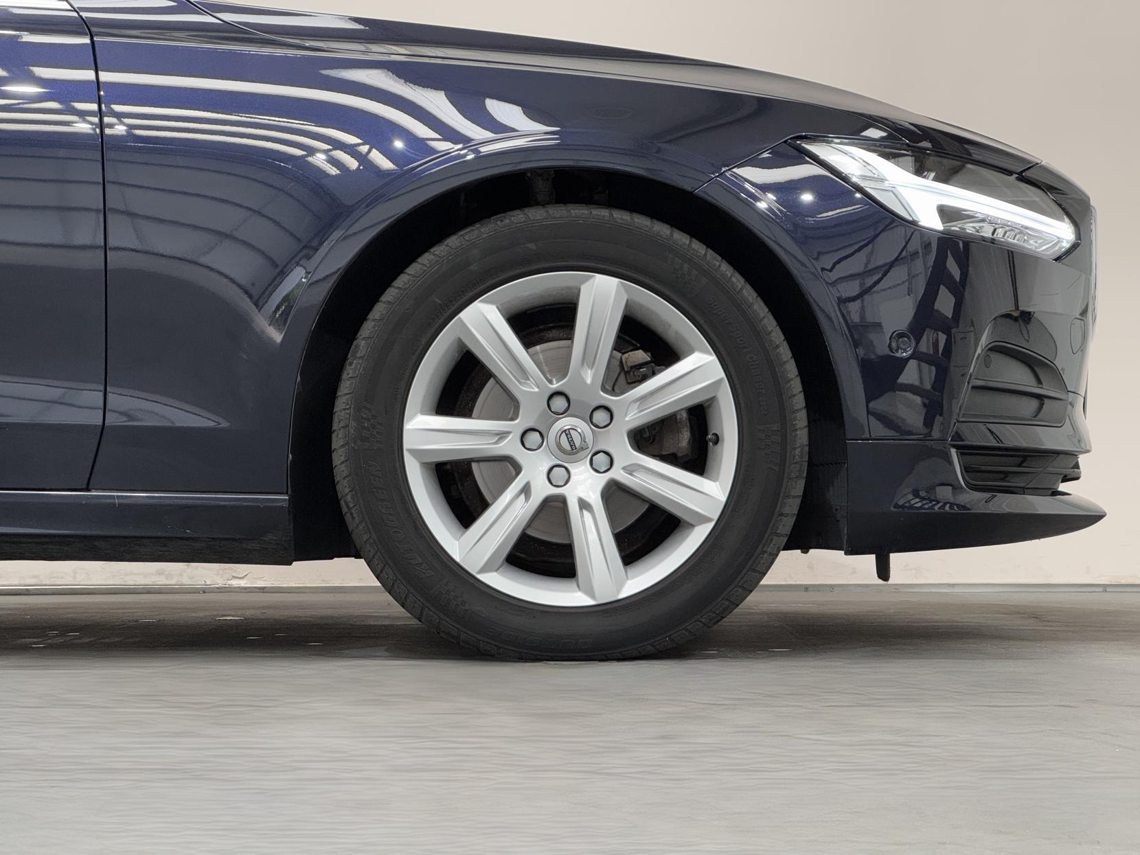 Volvo S90 view 16