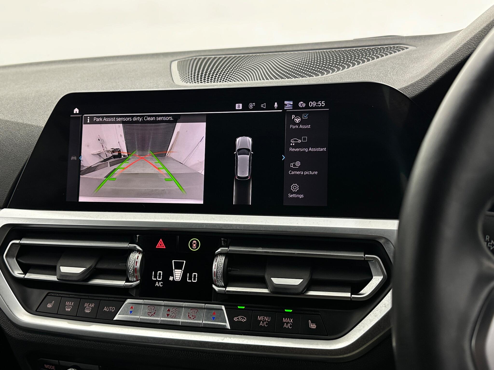 BMW 3 Series view 24
