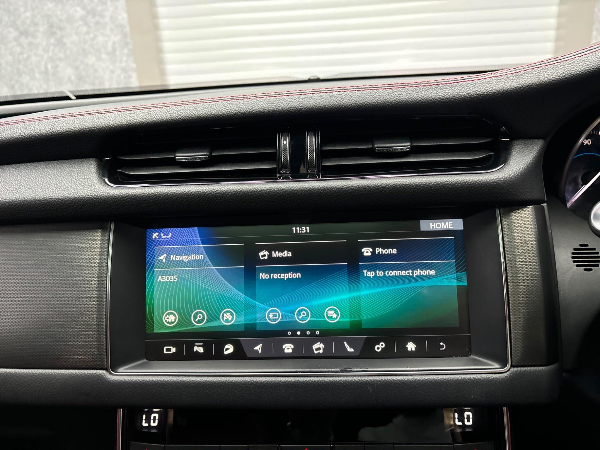 Jaguar XF view 16