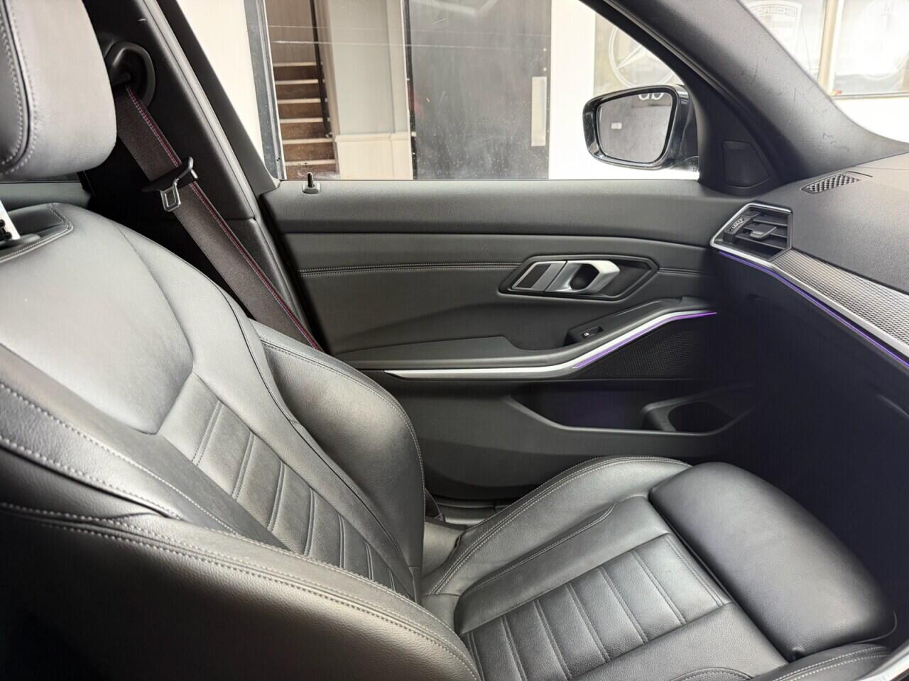 BMW 3 Series view 36