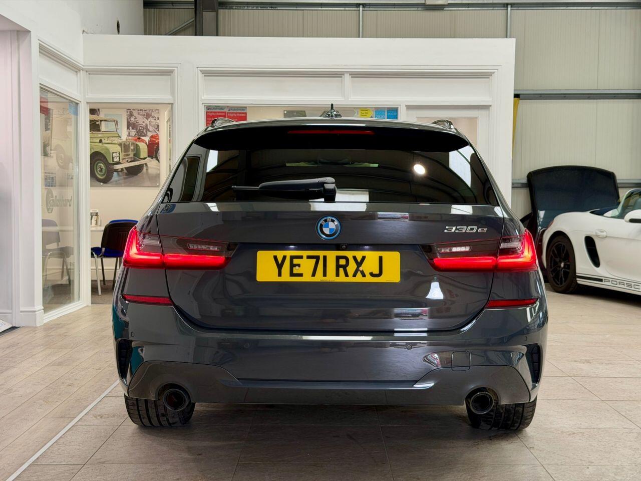 BMW 3 Series view 14