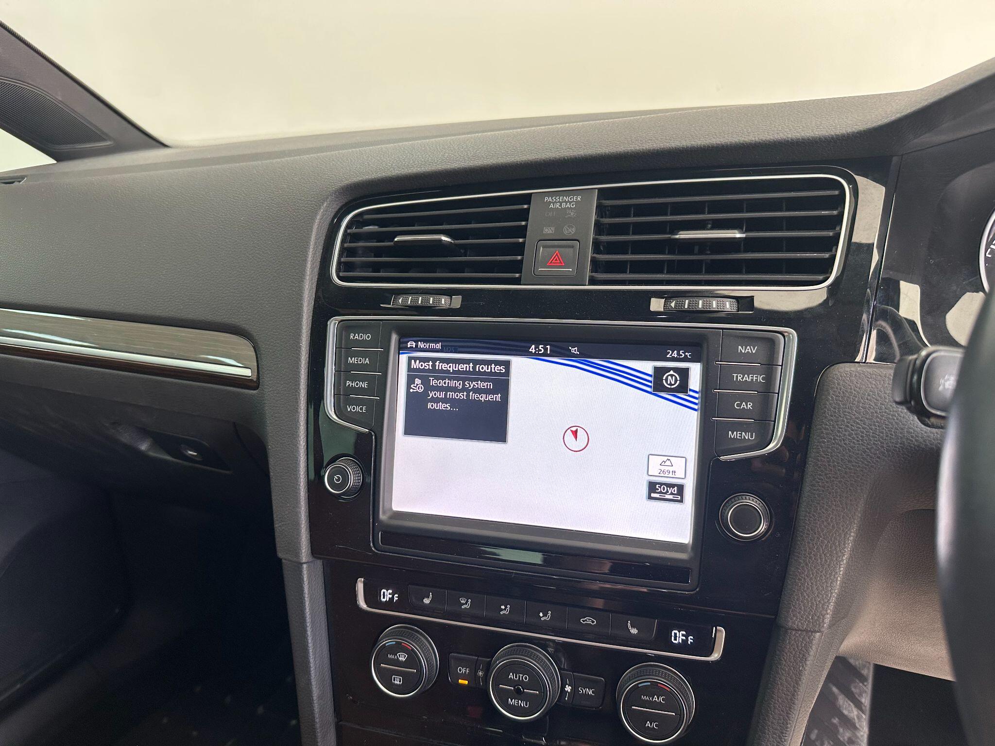 2015 Volkswagen Golf image 21