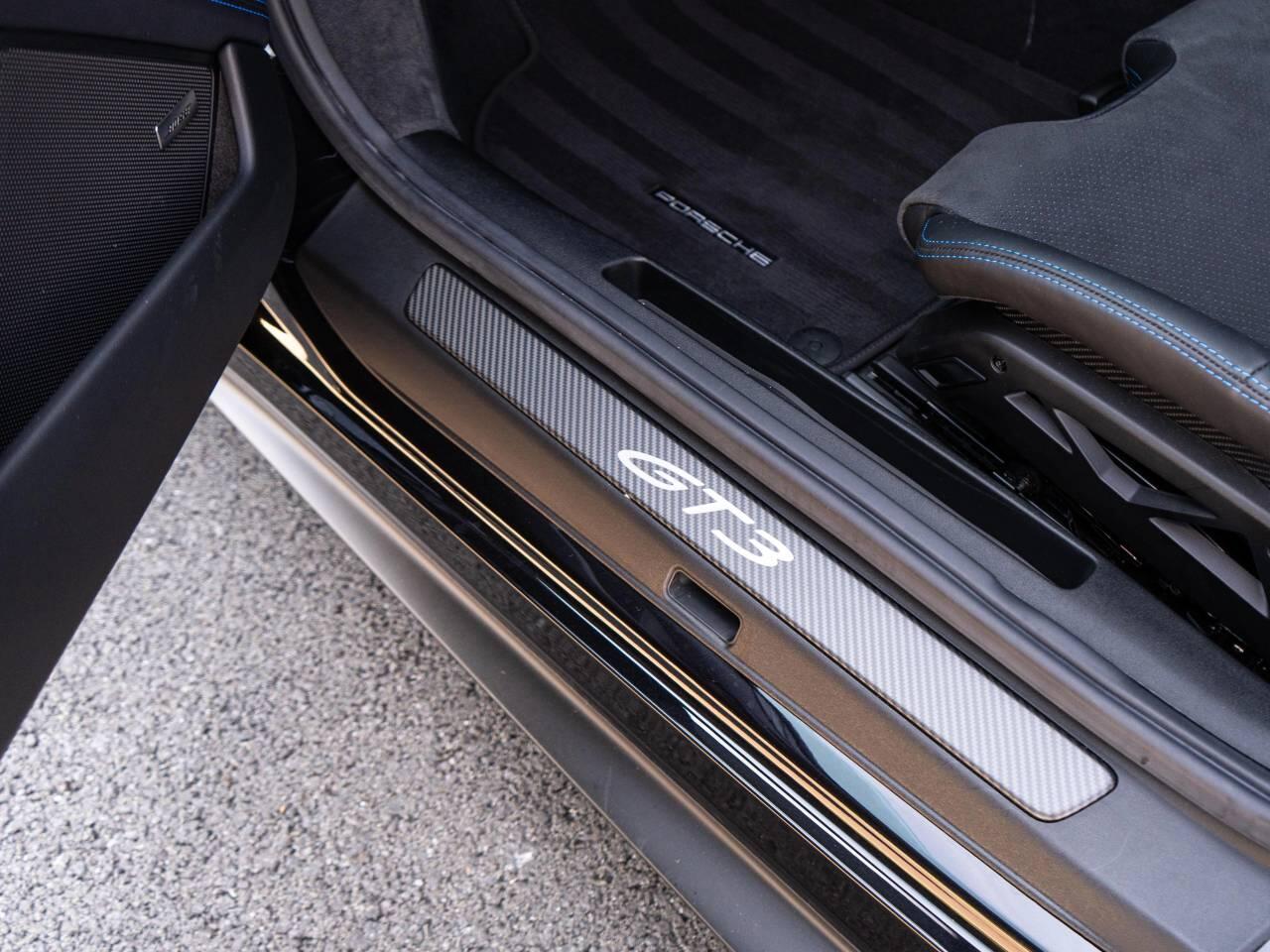 Porsche 911 view 42