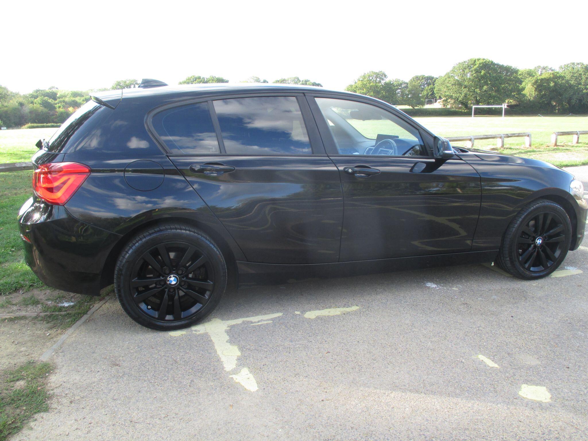 BMW 1 Series view 8
