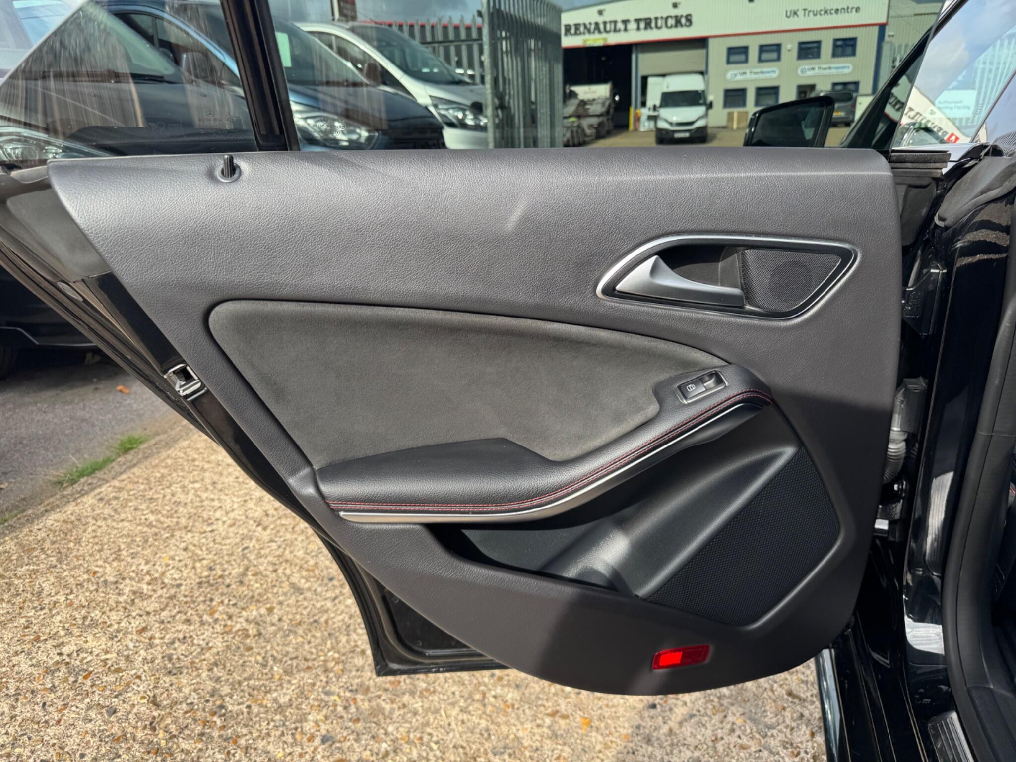 Mercedes-Benz Cla view 37
