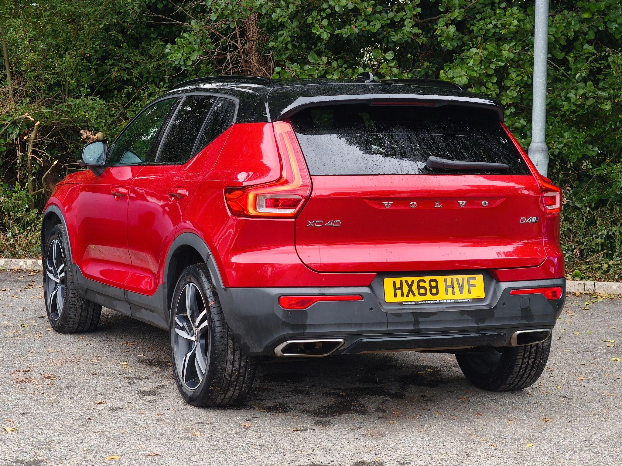 Volvo XC40 view 3