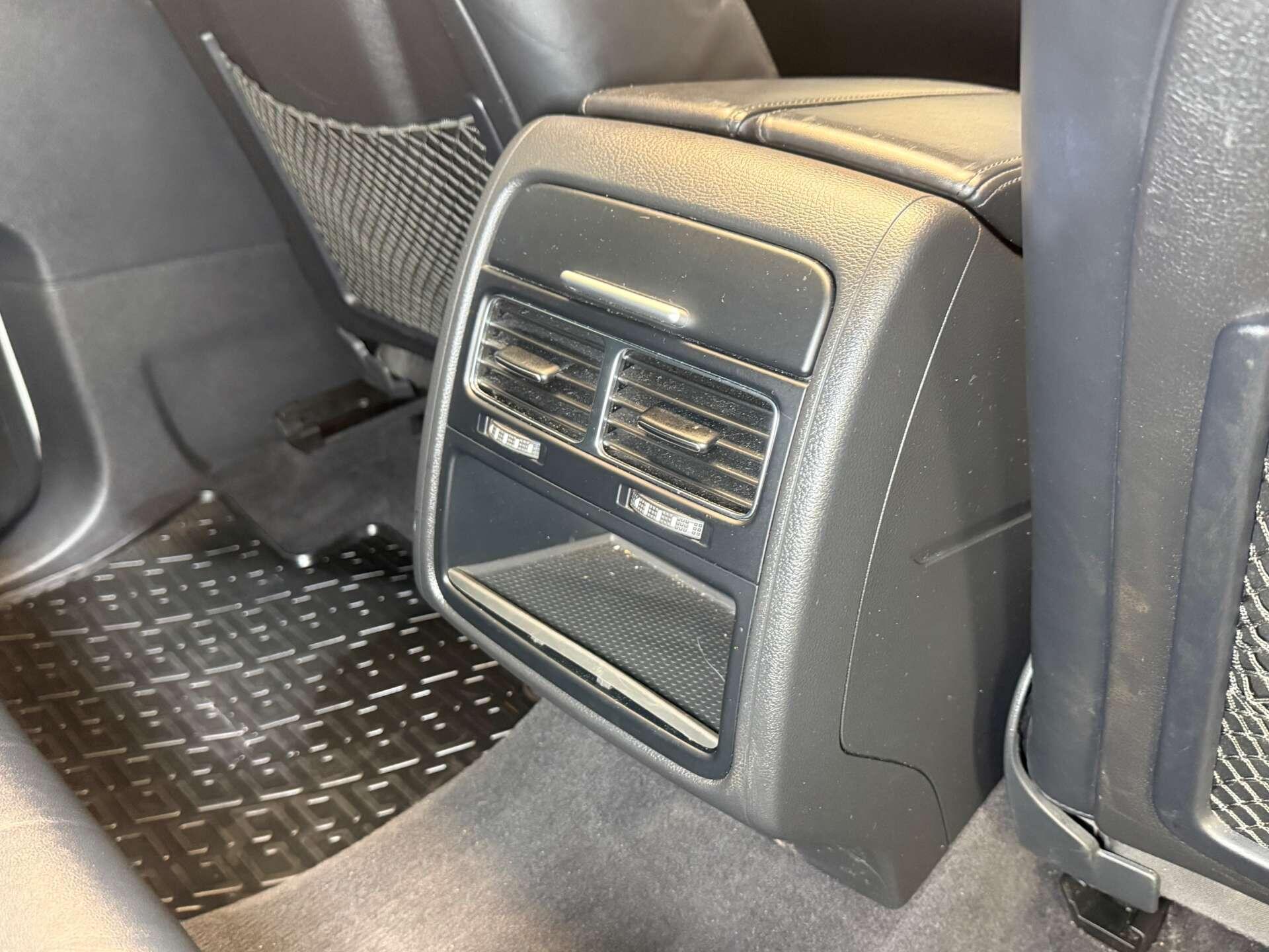 Volkswagen Touareg view 21