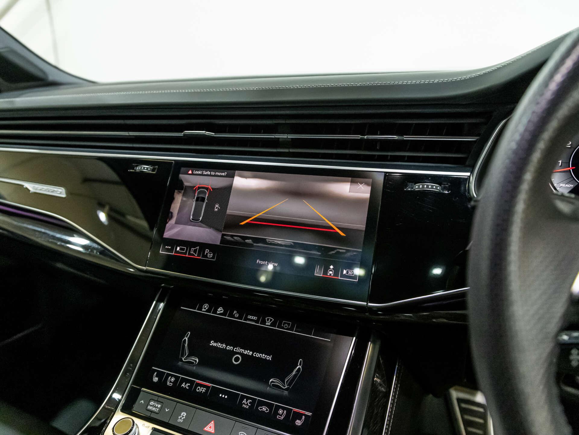 Audi Q7 view 43