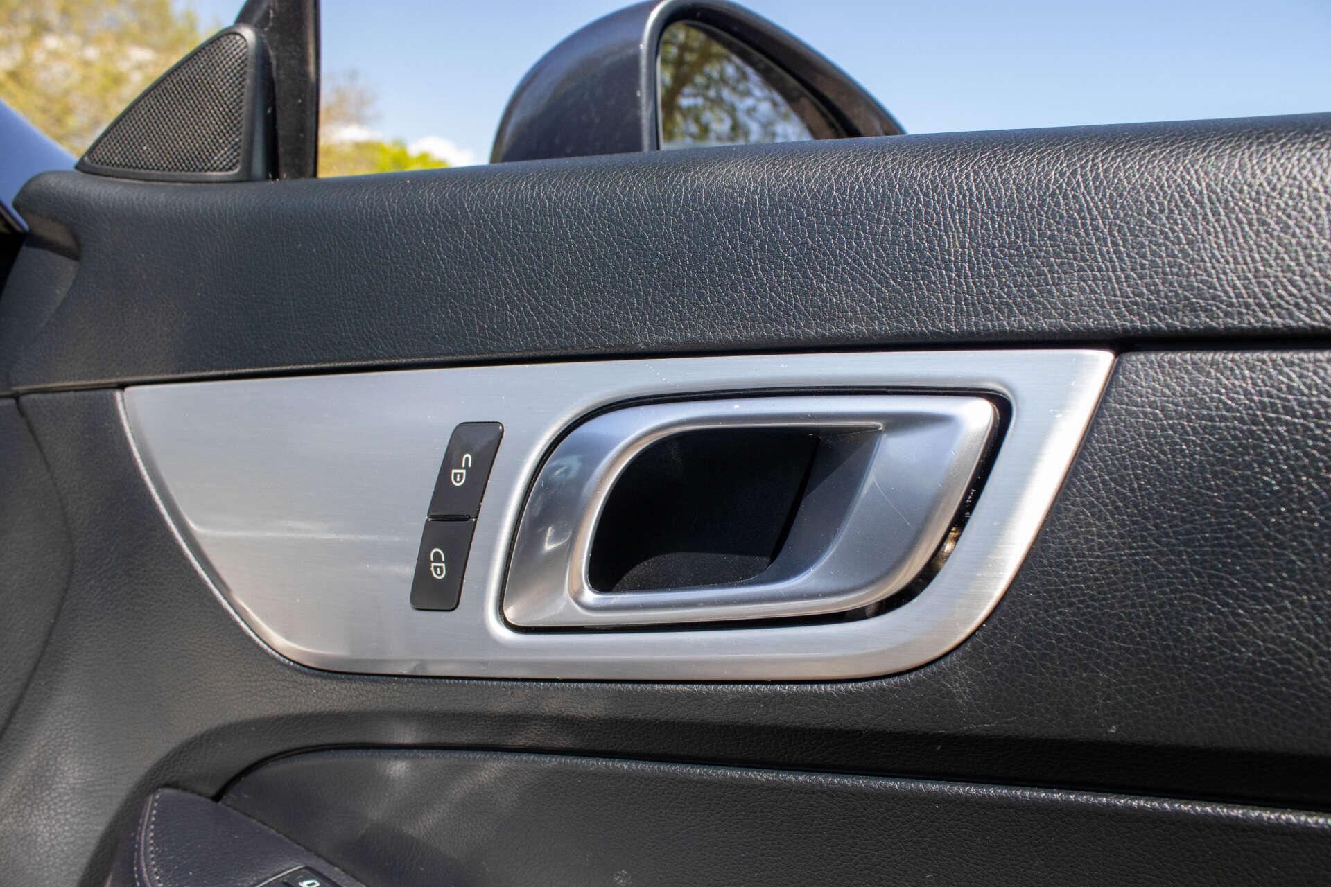 Mercedes-Benz SLK view 12