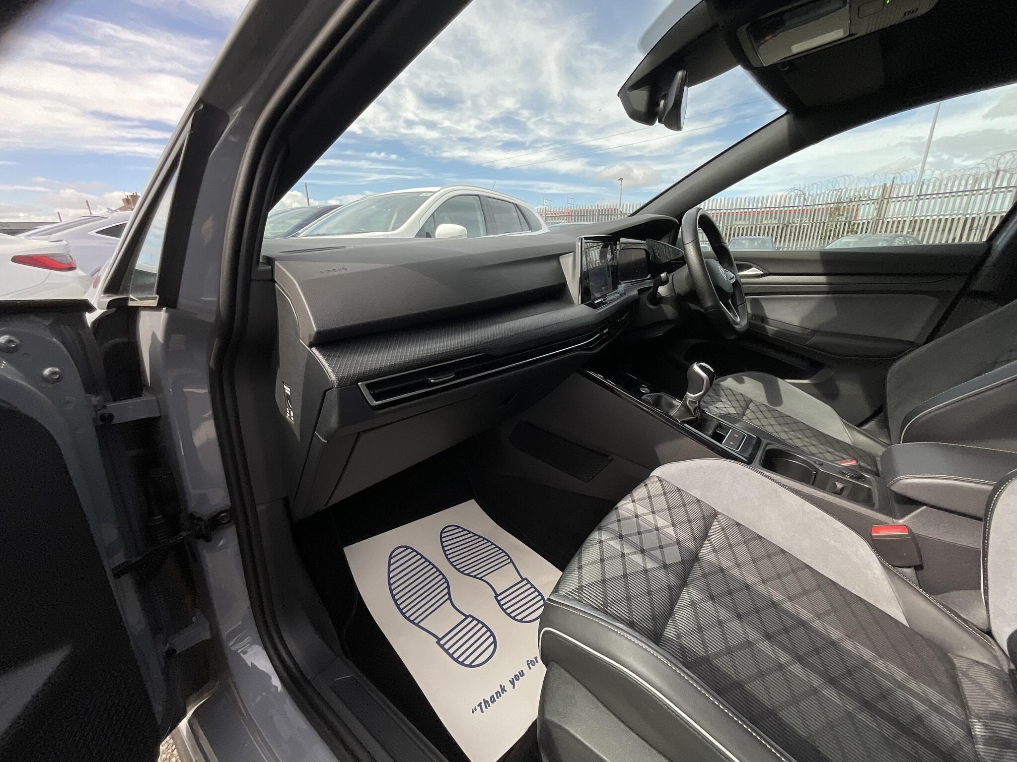 Volkswagen Golf view 17