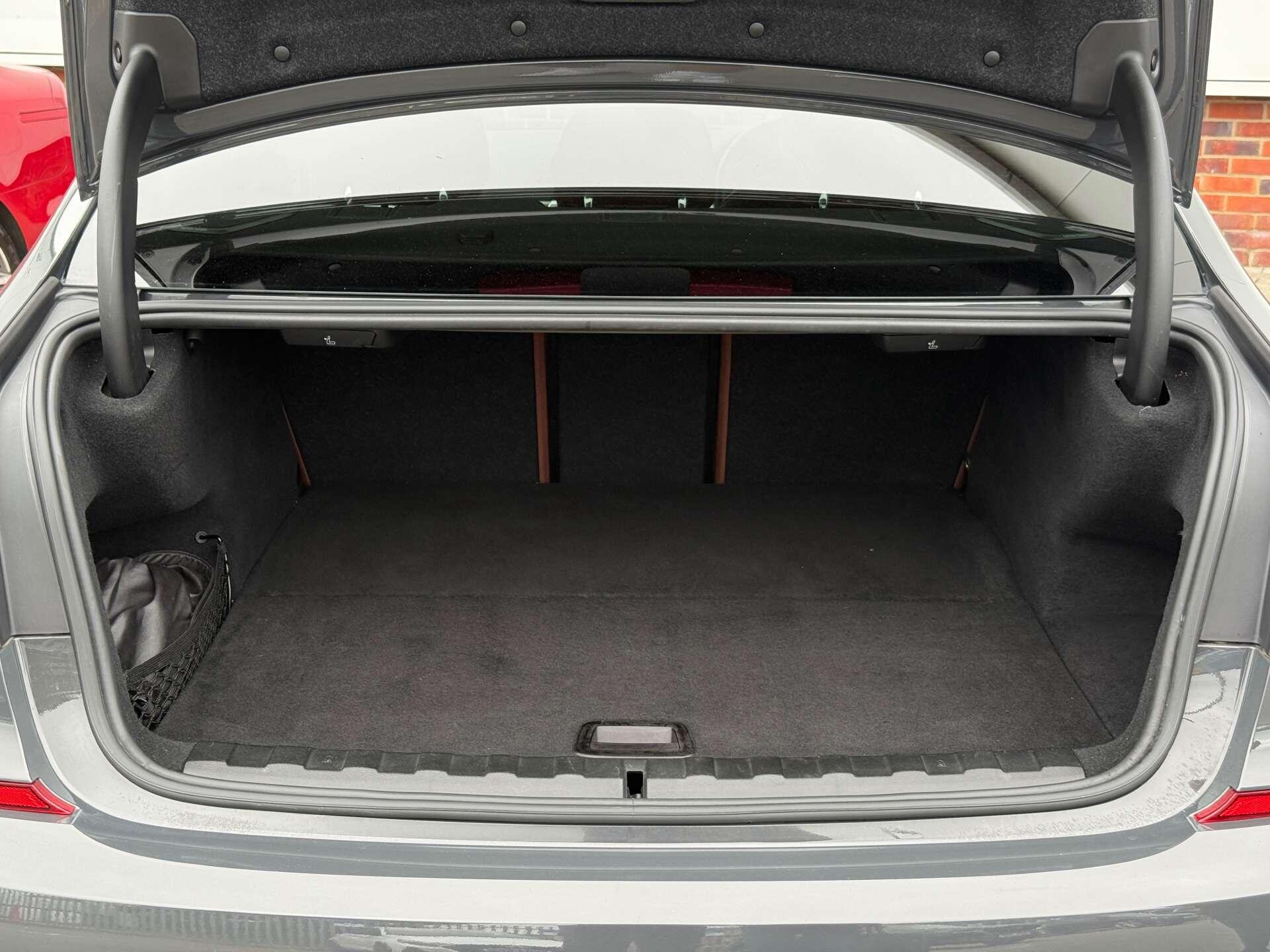 BMW 3 Series view 25