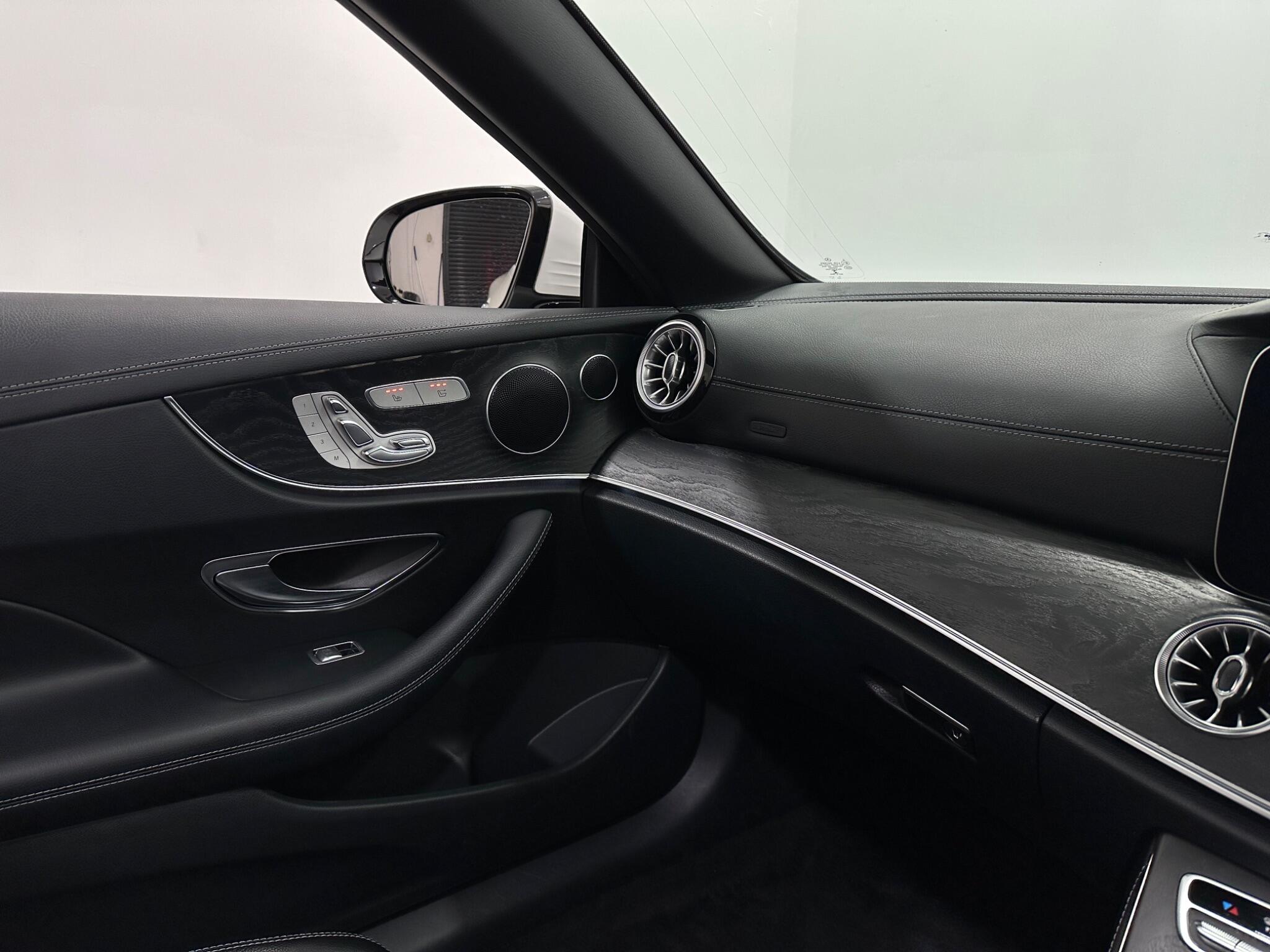 Mercedes-Benz E-Class view 29