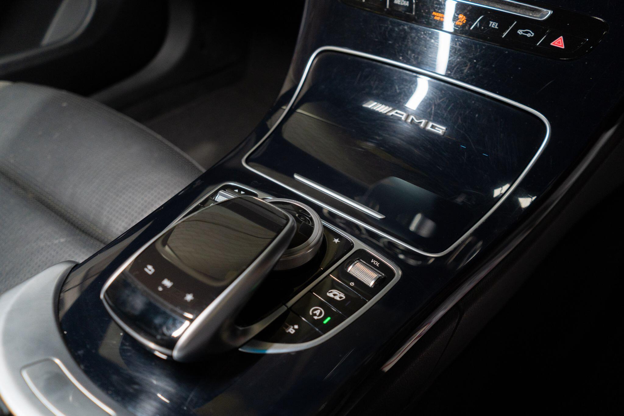 Mercedes-Benz C-Class view 9