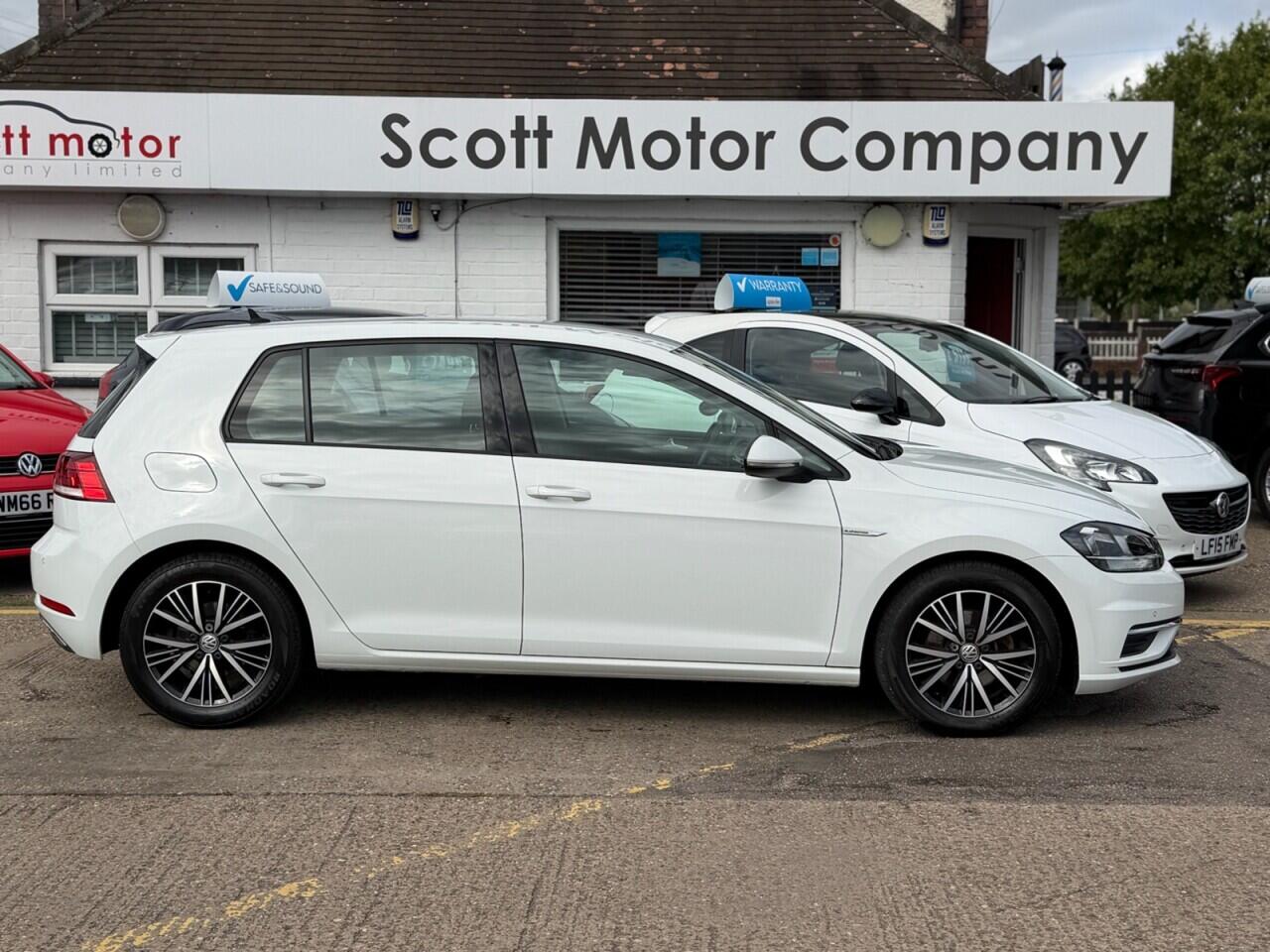 Volkswagen Golf view 9