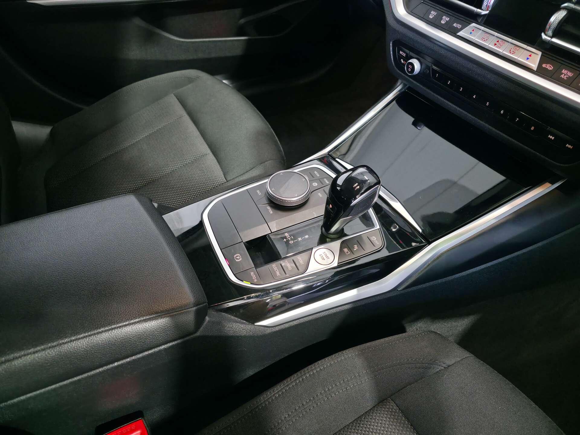 BMW 3 Series view 11
