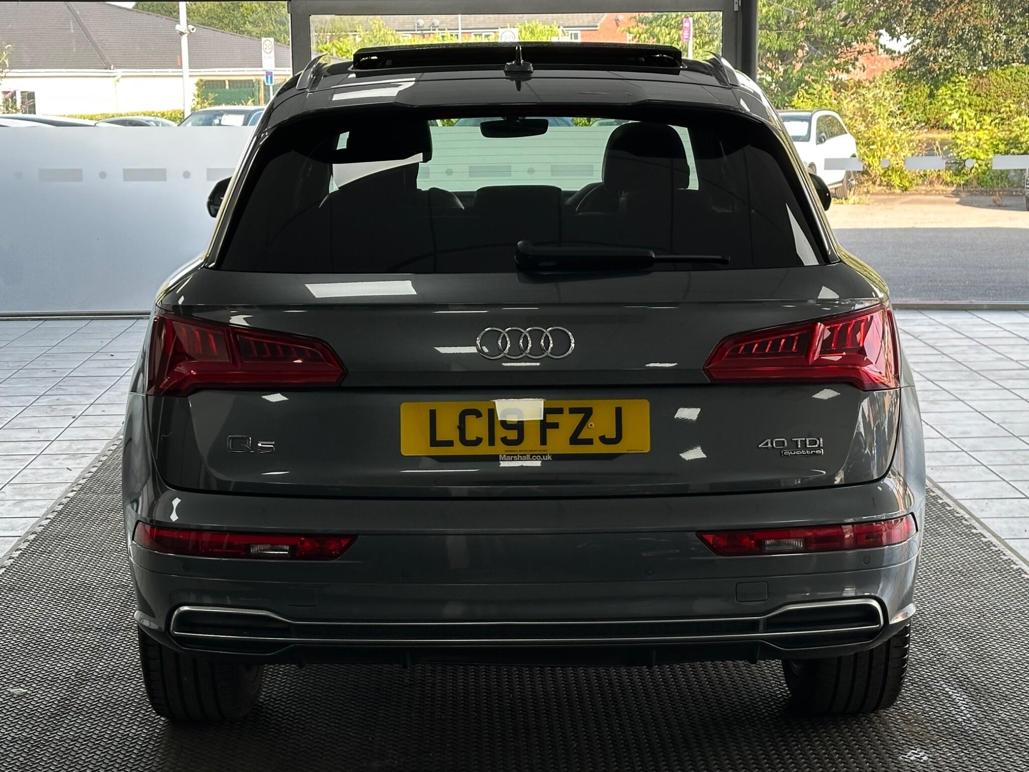 Audi Q5 view 12