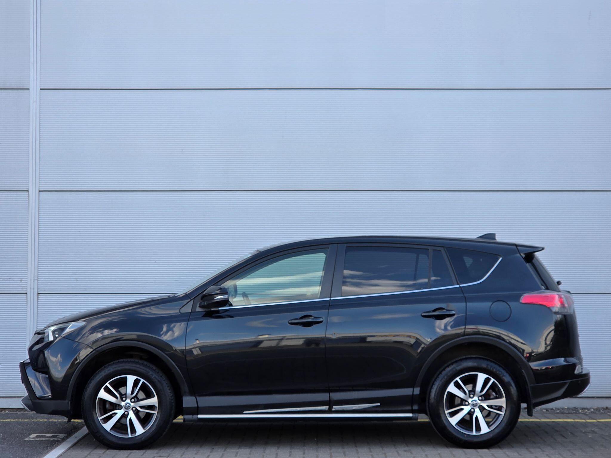 Toyota Rav4 view 9