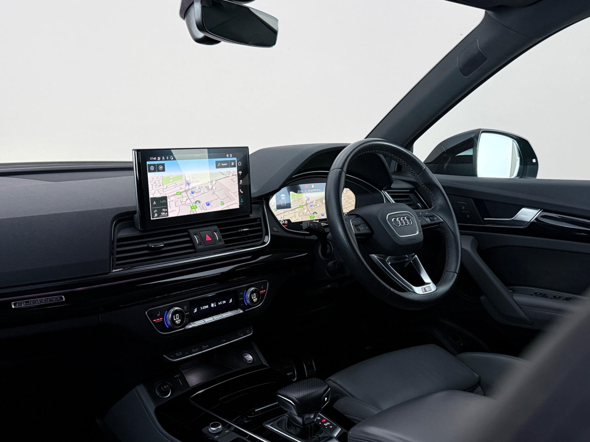 Audi Q5 view 4