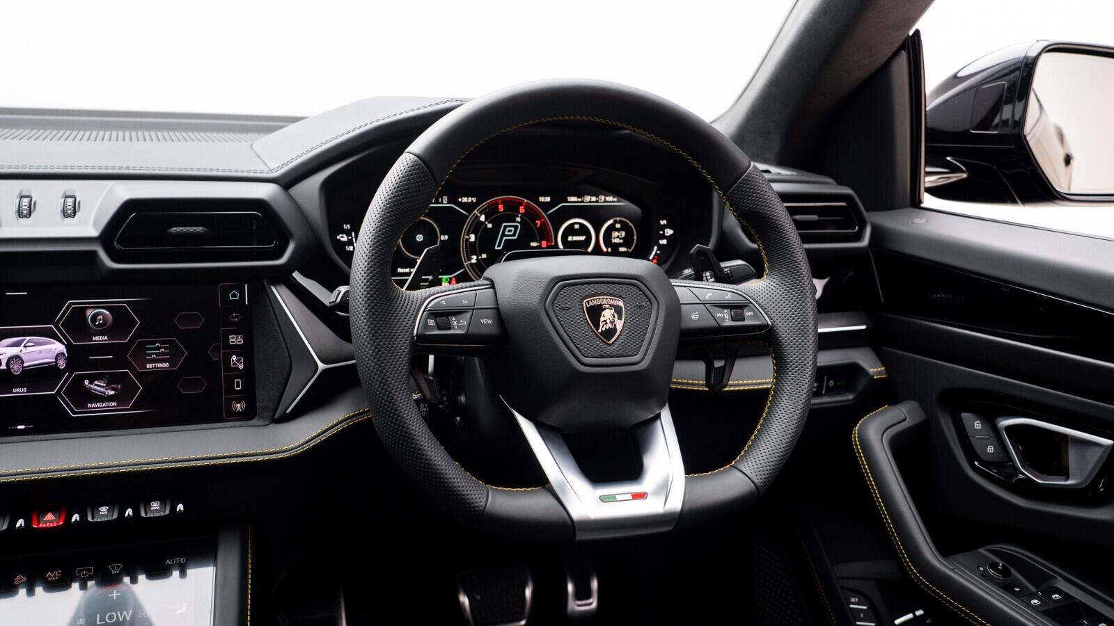 Lamborghini Urus view 12