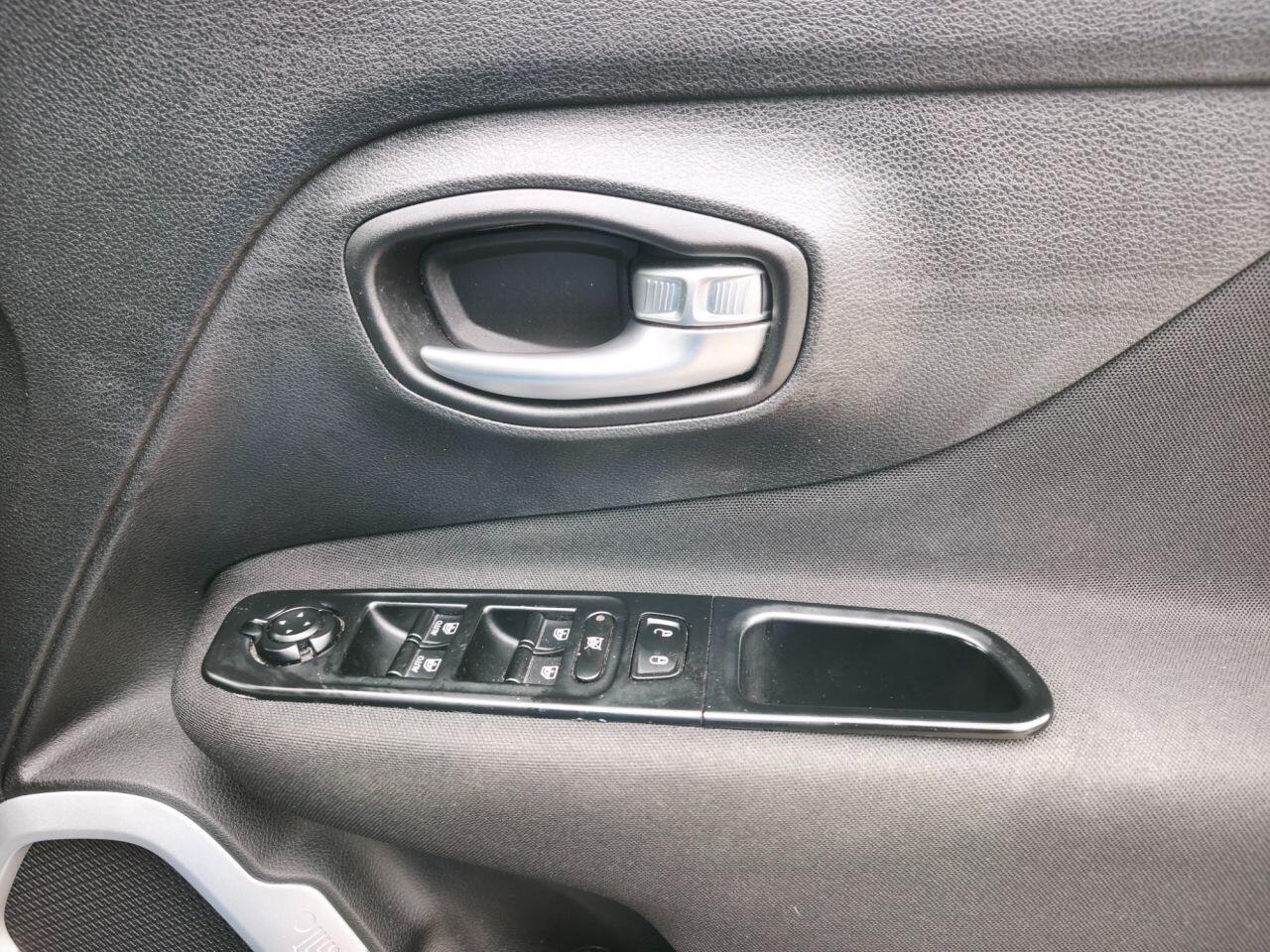 Jeep Renegade view 23