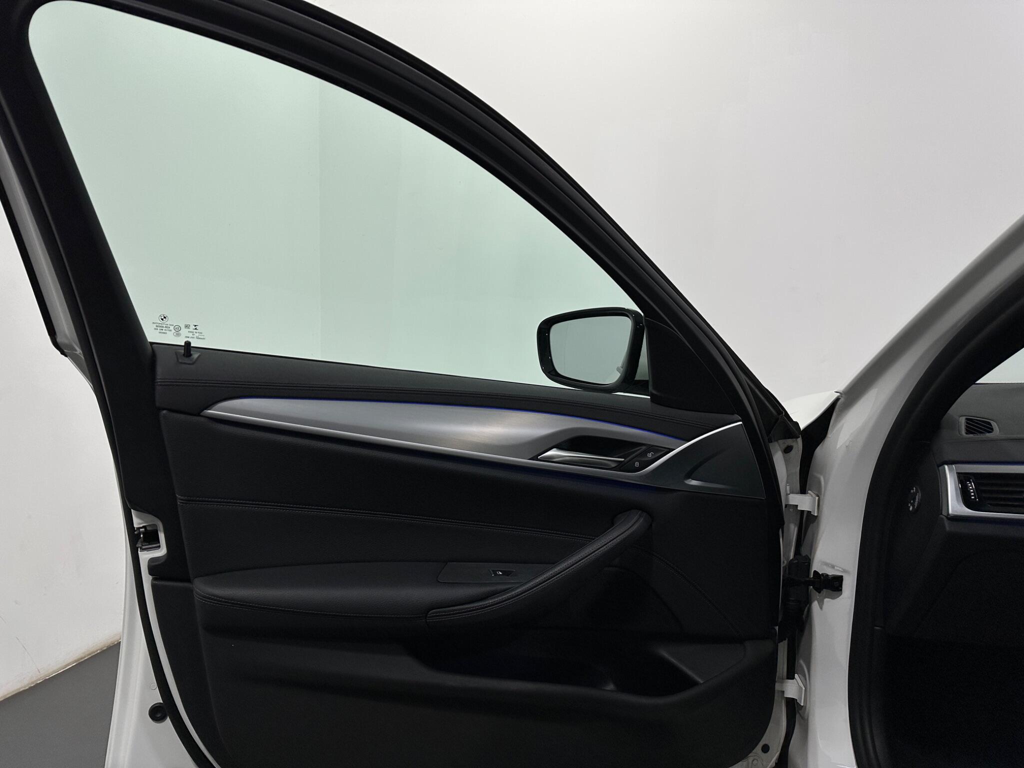 BMW 5 Series view 36