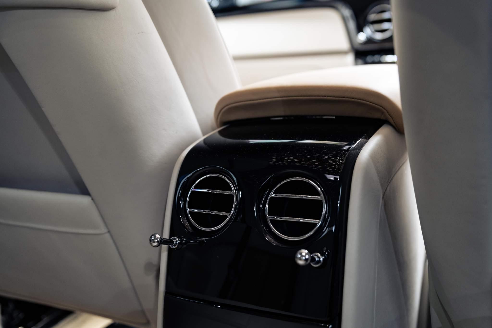 Rolls-Royce Phantom view 24