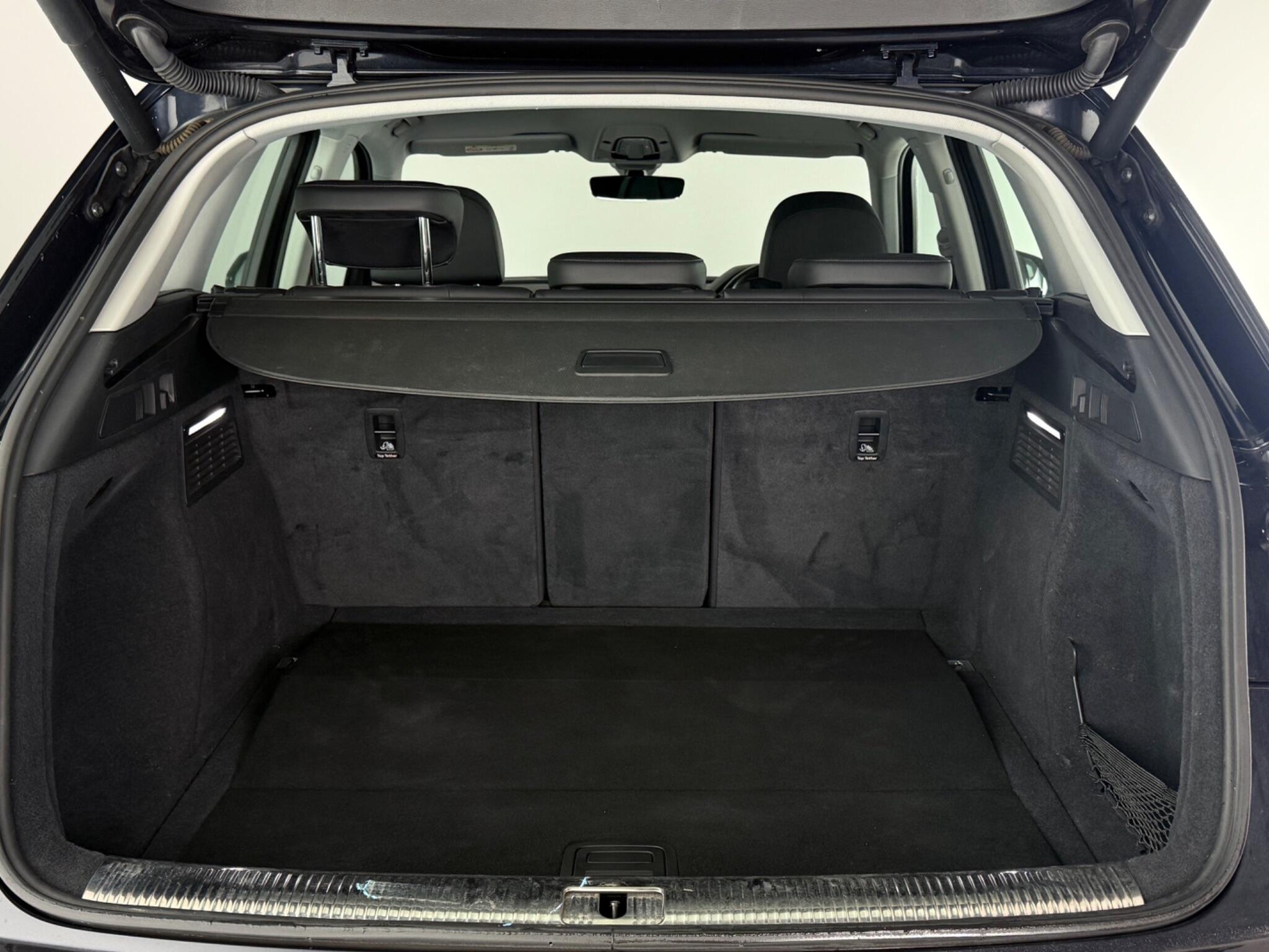 Audi Q5 view 10