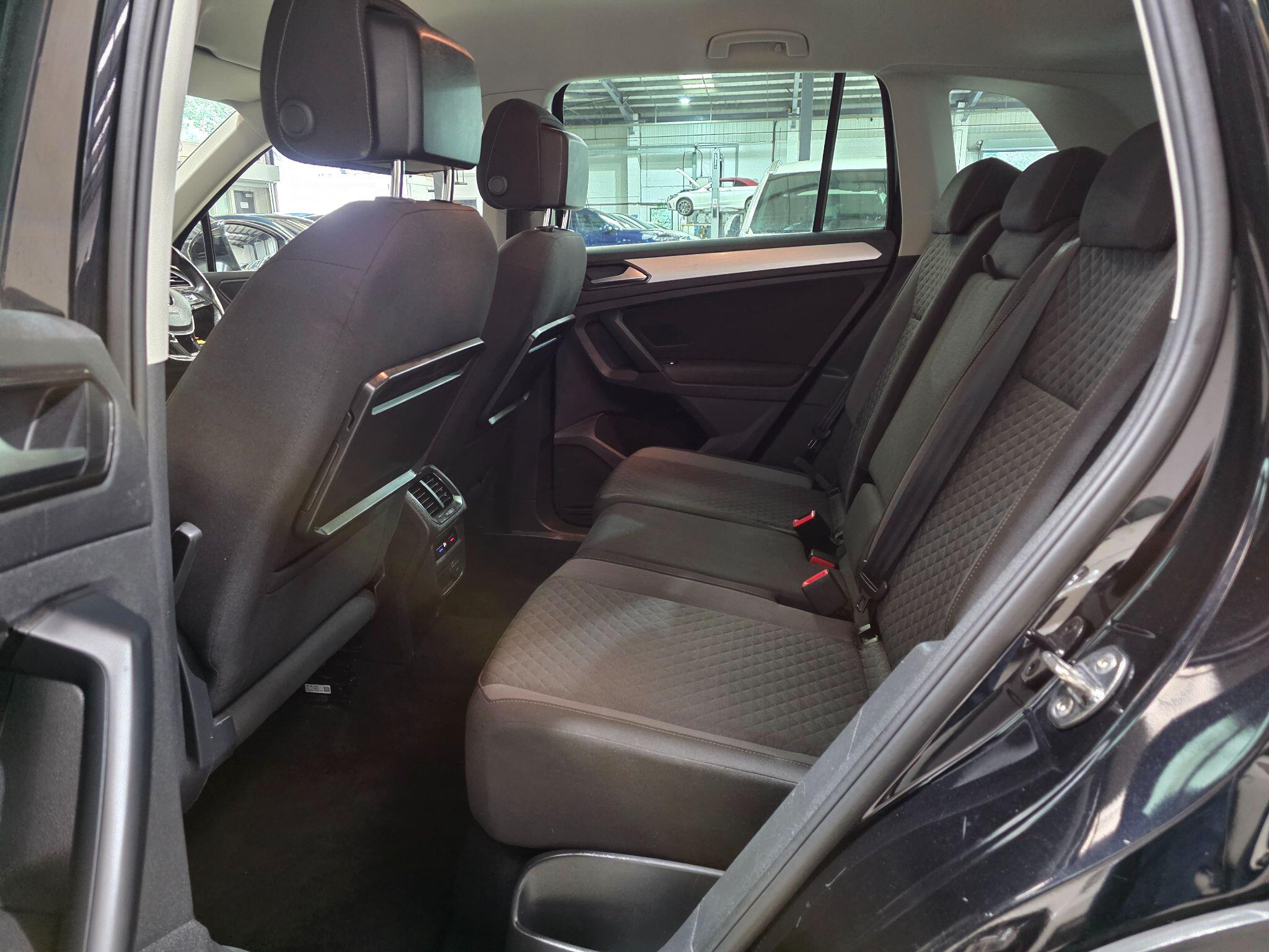 Volkswagen Tiguan view 23