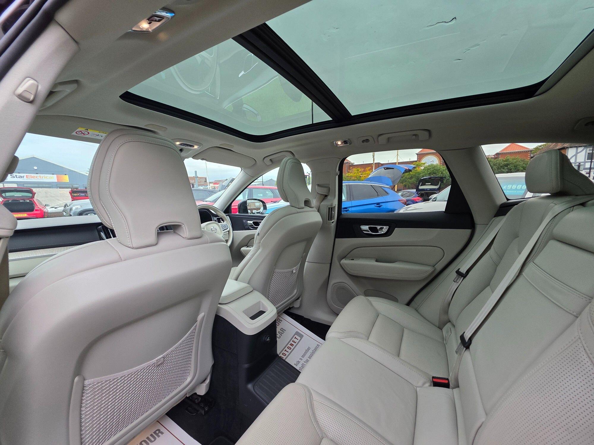 Volvo XC60 view 26