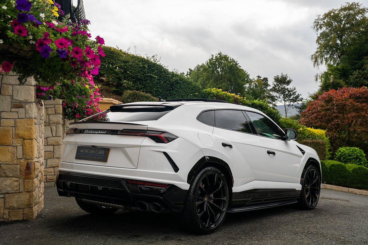 Lamborghini Urus view 107