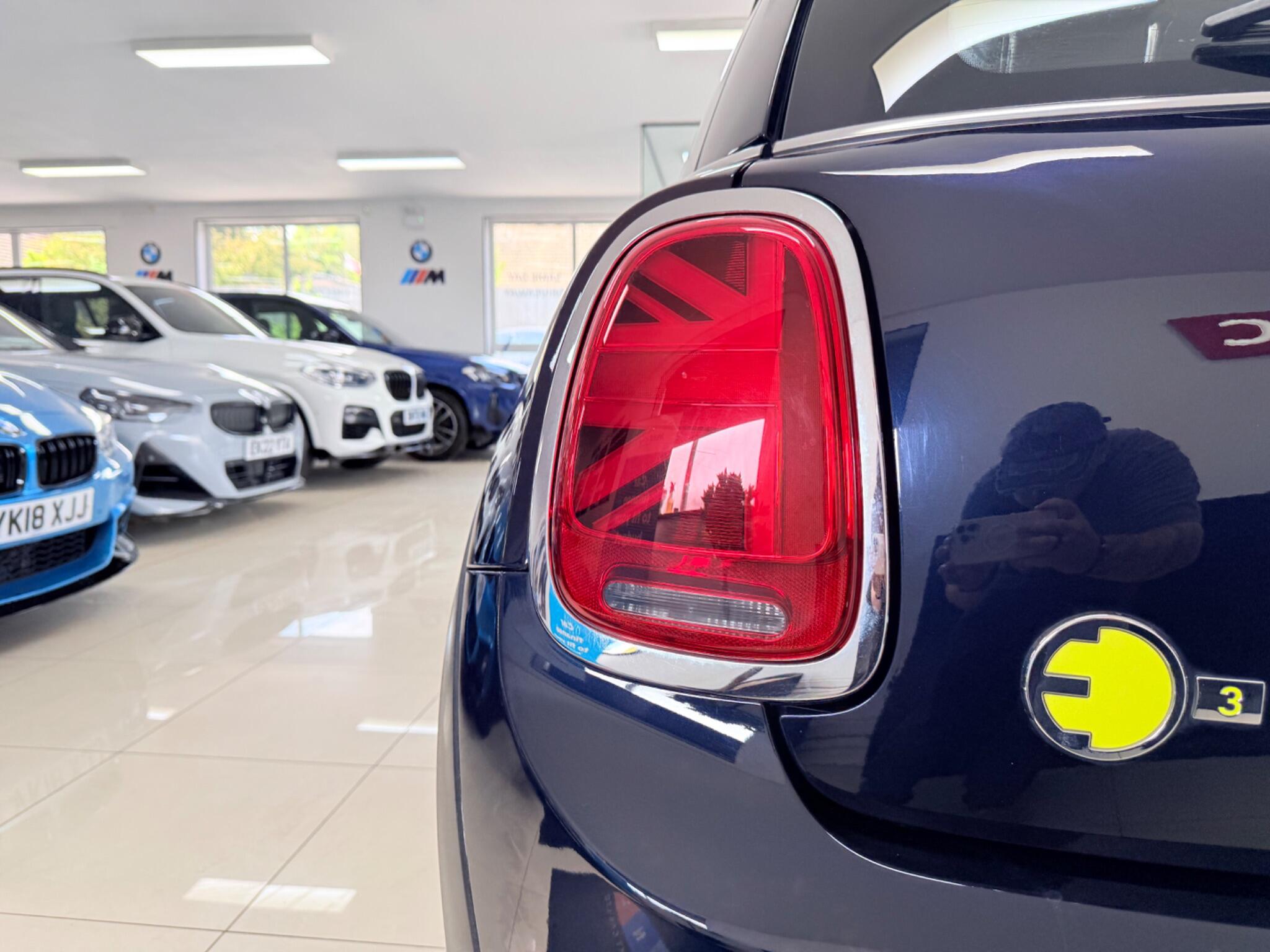 MINI Hatch view 34