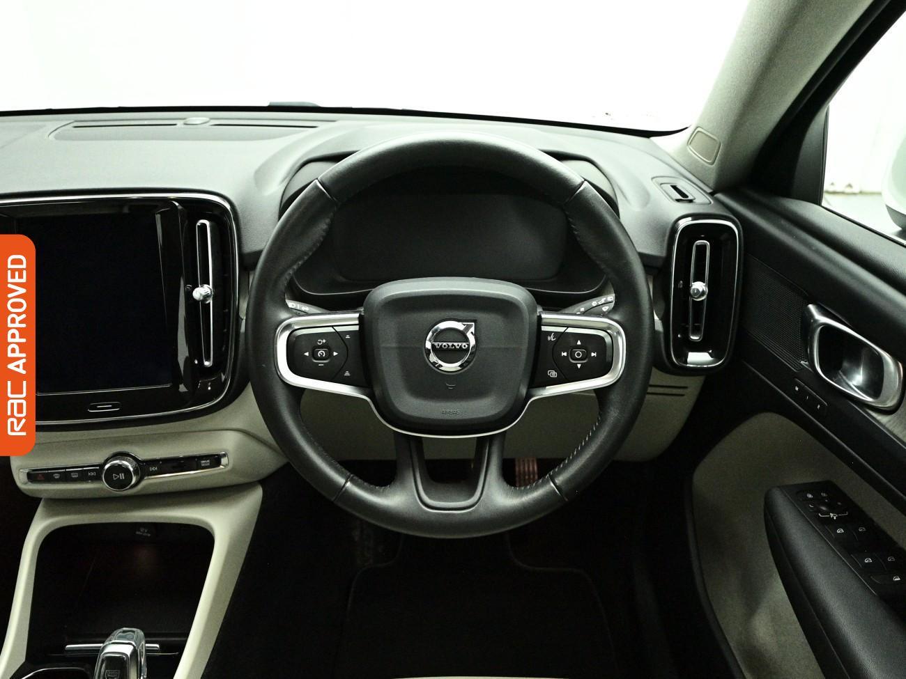 Volvo XC40 view 9