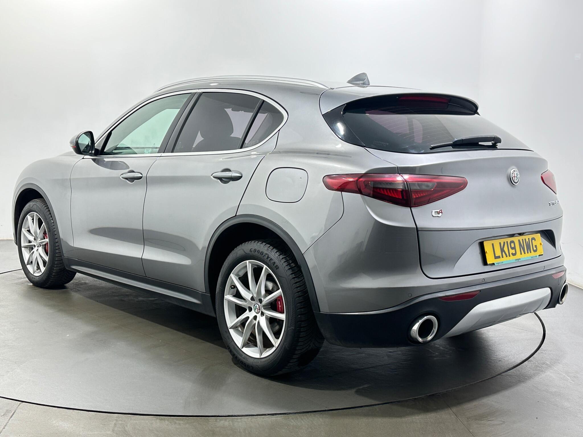 Alfa Romeo Stelvio view 6