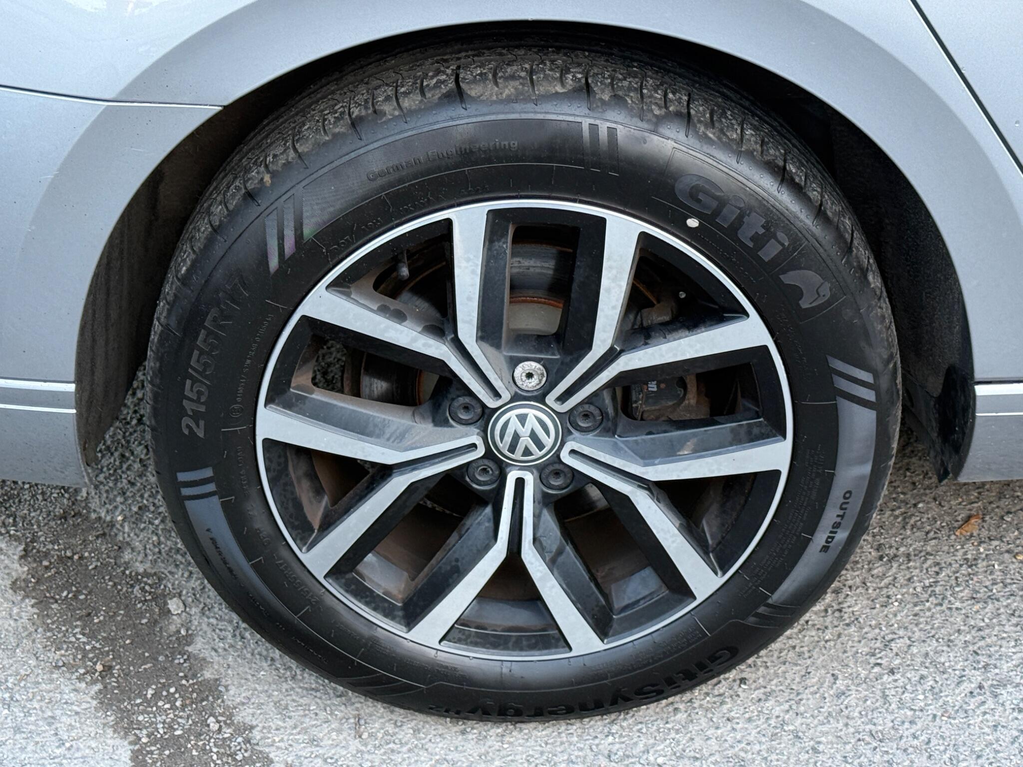 Volkswagen Passat - Image 27