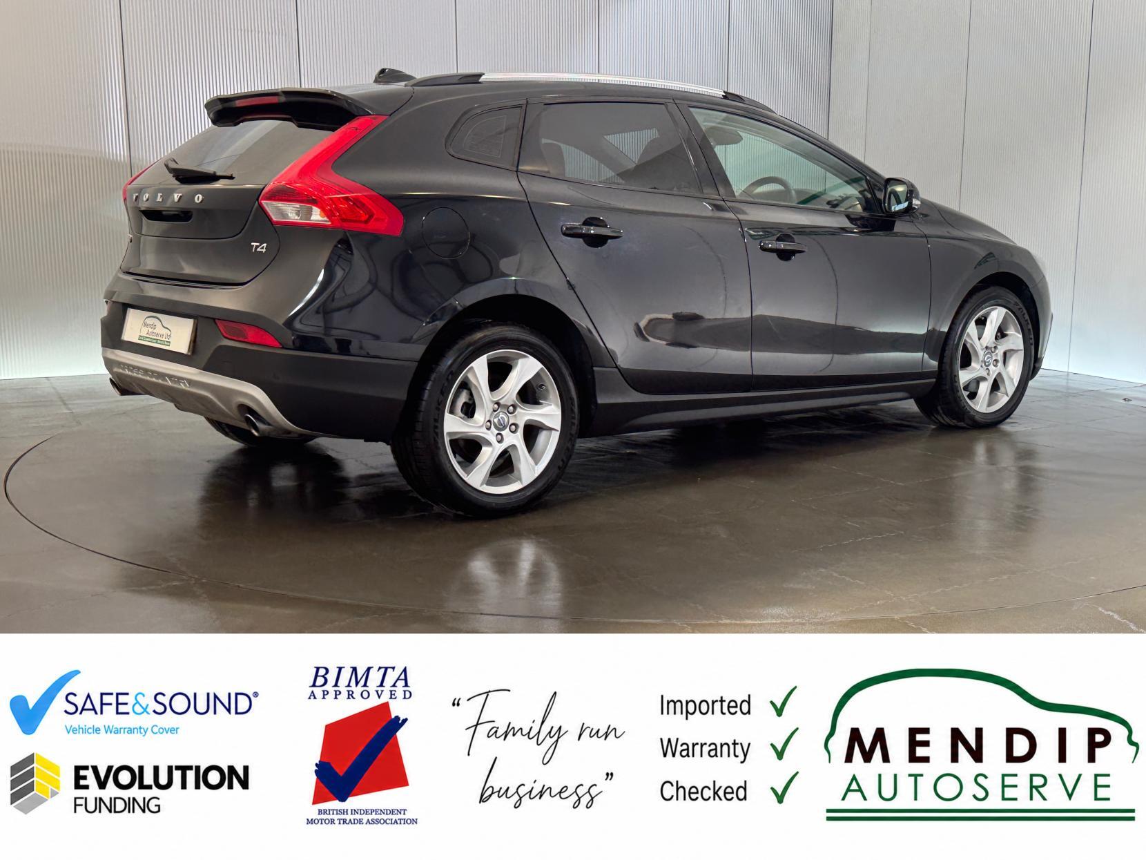 Volvo V40 Cross Country view 23