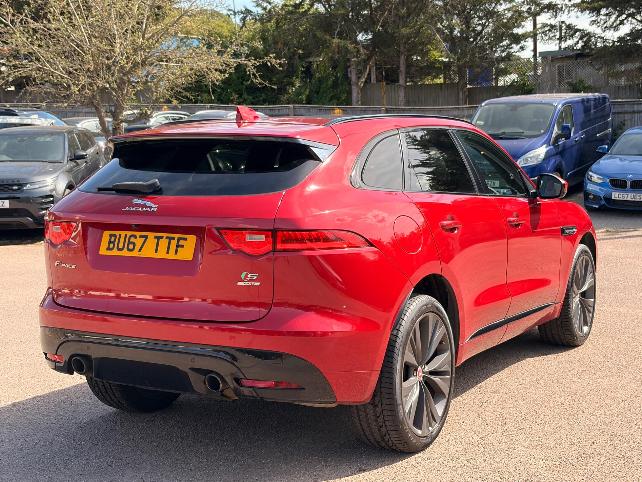 Jaguar F-Pace view 8