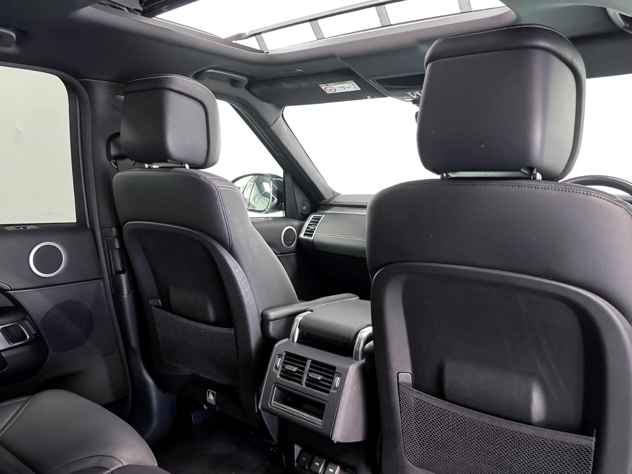 Land Rover Discovery view 16