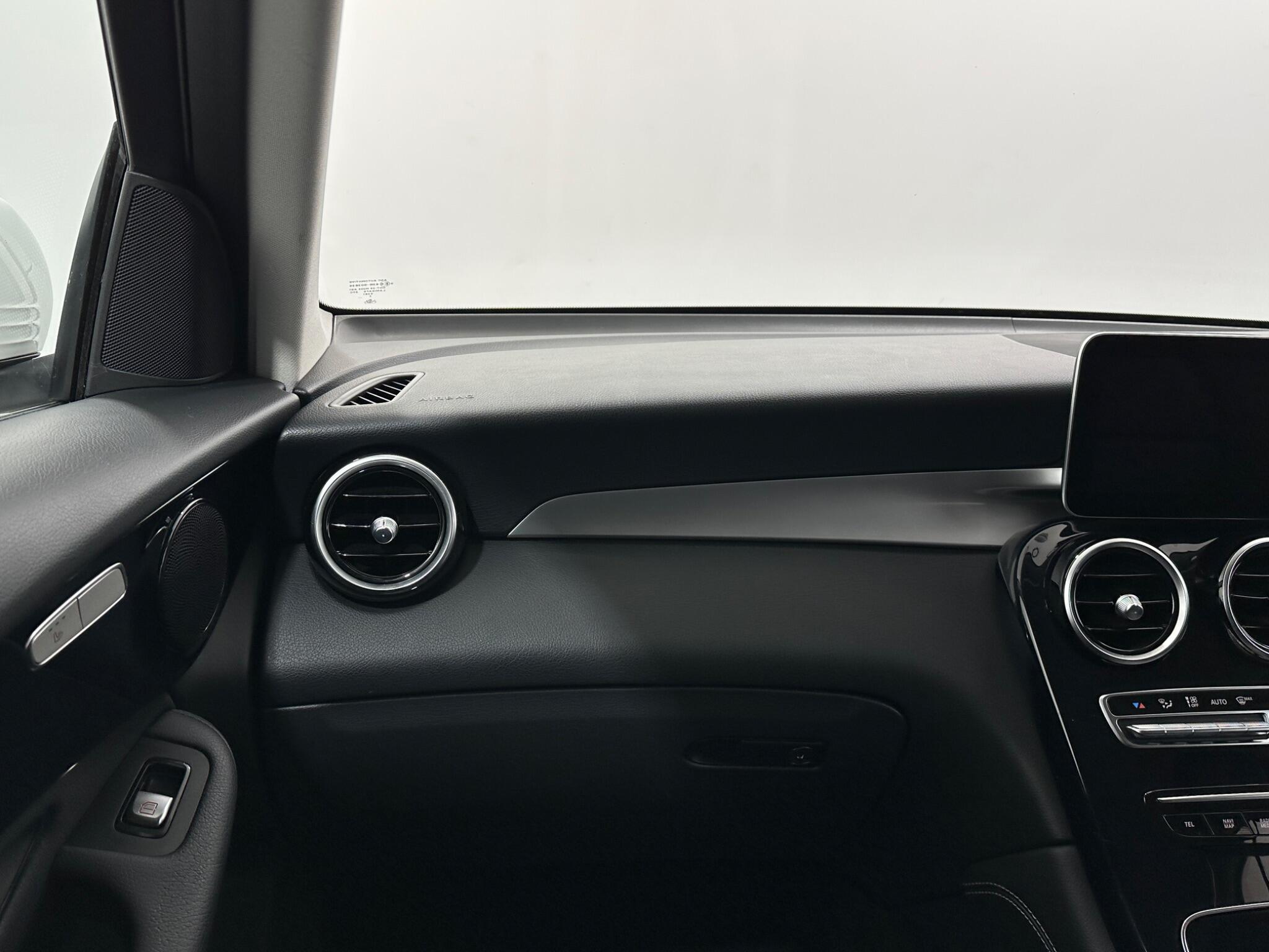 Mercedes-Benz GLC view 29
