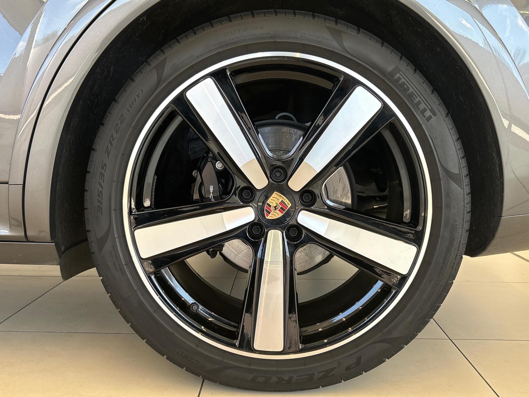 Porsche Cayenne view 26