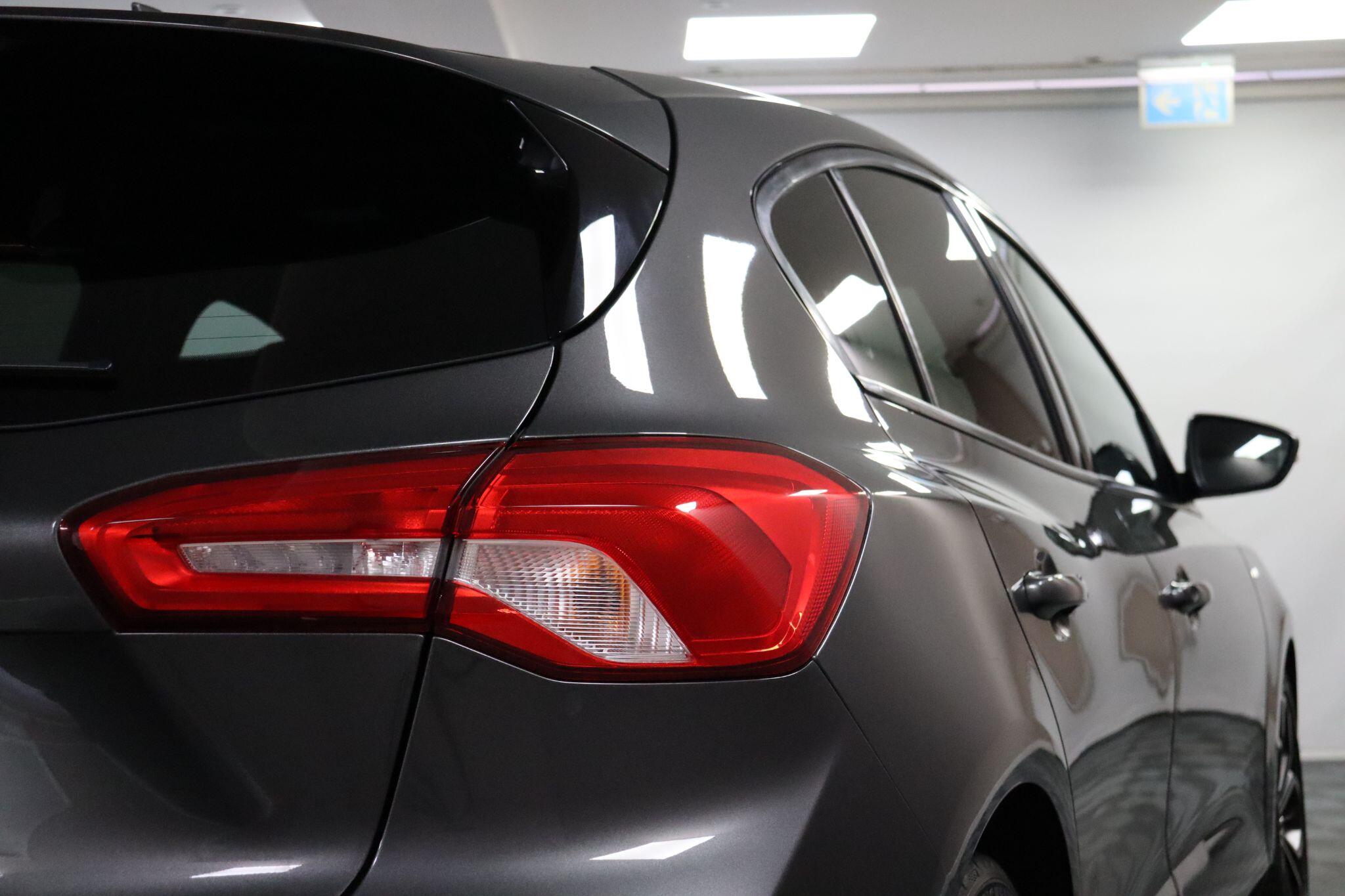 Ford Focus view 23