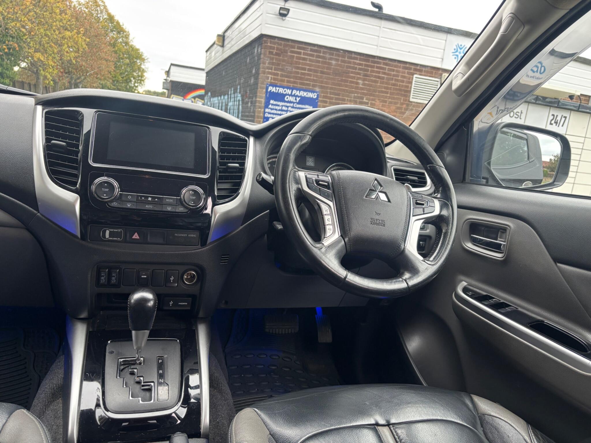 Mitsubishi L200 view 10